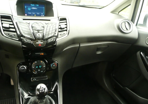 Ford Fiesta cena 38400 przebieg: 51900, rok produkcji 2017 z Koszalin małe 667
